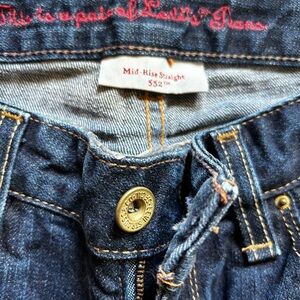 Levi’s Mid-Rise straight 552